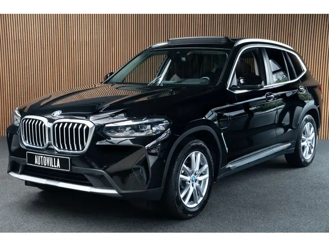 BMW X3 xDrive30e Panoramadak Leer HUD Navi Matrix Laser LED Sportonderstel PDC Elektrisch bedienbare...