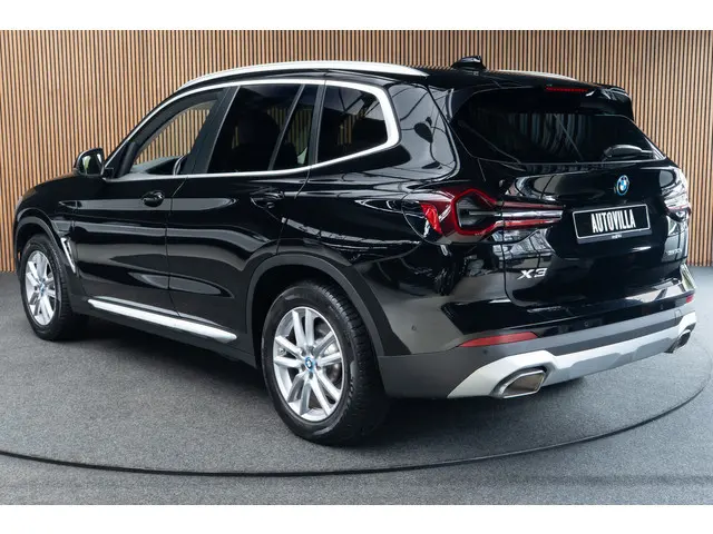 BMW X3 xDrive30e Panoramadak Leer HUD Navi Matrix Laser LED Sportonderstel PDC Elektrisch bedienbare...