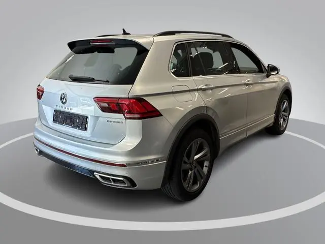 Volkswagen Tiguan 1.4 TSI 245pk DSG eHybrid R-Line Business · Apple/Android Car Play · Lederen Bekle...