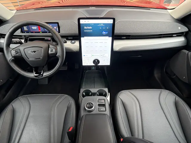 Ford Mustang Mach-E RWD 75 kWh Navigatie / 360 Camera / Trekhaak