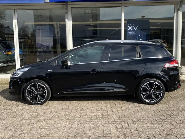 Renault Clio Estate 0.9 TCe Bose  | Stoelverwarming voor | Achteruitrijcamera | Parkeersensoren voor + achter | Navigatie | Premium geluidsinstallatie |