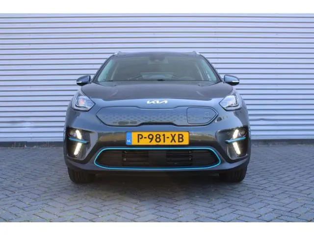 Kia e-Niro DynamicPlusLine 64kWh | Warmtepomp | 3-Fase | SoH 100% | Schuifdak | Stuur-/stoelverwarmi...