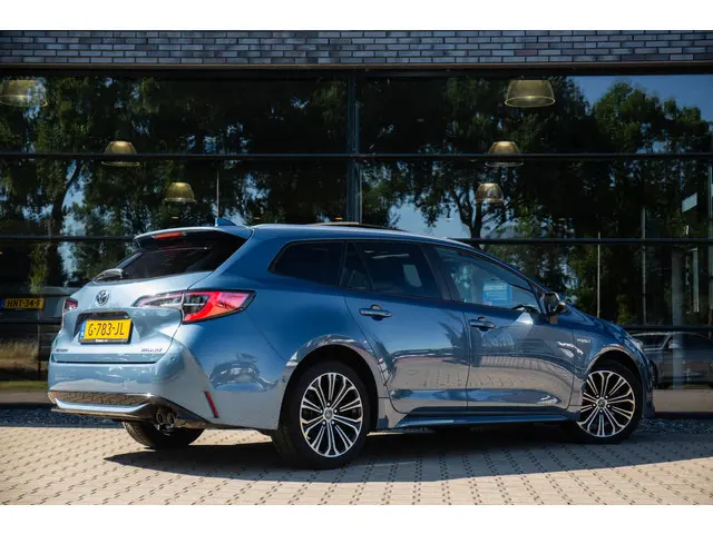 Toyota Corolla Touring Sports 2.0 Hybrid Style , Panoramadak,  Adaptive cruise, Keyless entry,