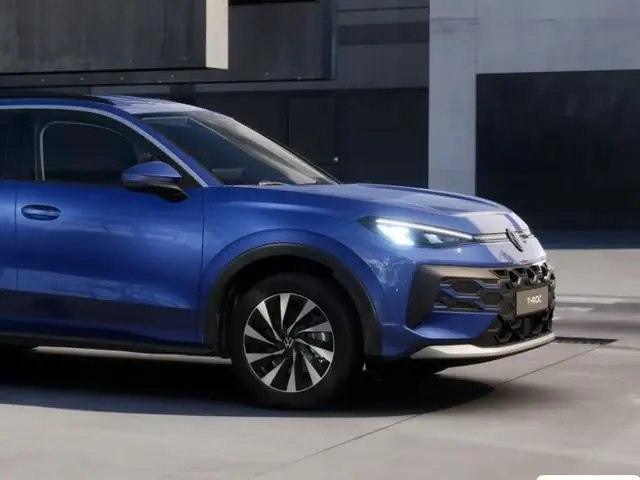 Volkswagen T-Roc Life First Edition 1.5 eTSI 116 PK 7 versn. DSG · Comfort Pakket · Achteruitrijcame...