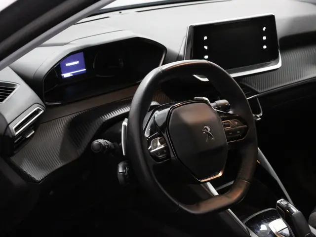 Peugeot 2008 1.2 PureTech Active Pack Trekhaak Airco ECC Navi Cruise Control Full LED PDC Achter