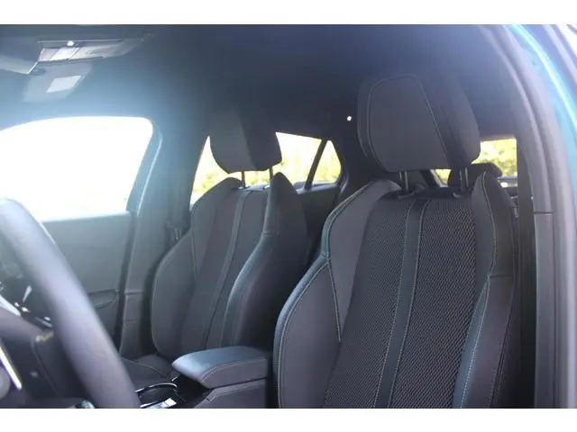 Peugeot 2008 1.2 Hybrid 145 GT AUTOMAAT | NAVIGATIE | FULL LED KOPLAMPEN | DRAADLOZE APPLE CARPLAY/A...