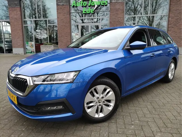 ŠKODA Octavia Combi 1.0 TSI Business Edition Trekhaak - Getinte ruiten  - Dealeronderhouden - NL aut...
