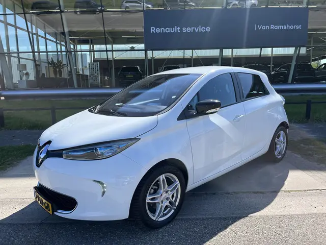 Renault ZOE E-Tech Electric Q210 Life Quickcharge 22 kWh (KoopAccu) incl. BTW / PDC A / Navi / Bluet...