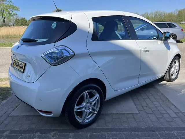 Renault ZOE E-Tech Electric Q210 Life Quickcharge 22 kWh (KoopAccu) incl. BTW / PDC A / Navi / Bluet...
