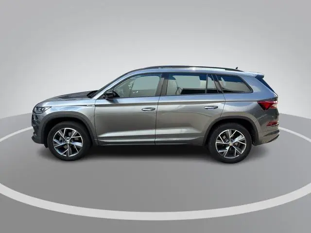 Skoda Kodiaq 1.5 TSI 150pk DSG Sportline Business 7p. · Camera · Wegklapbare Trekhaak · 7 Persoons ·...