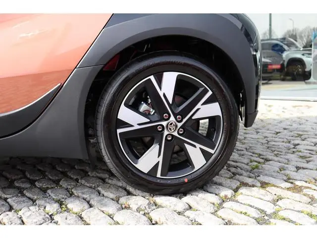 Toyota Aygo X Hybrid 115 pulse, Easy Pack, Parkeersensoren, Nieuw en snel leverbaar met €1500 inruil...