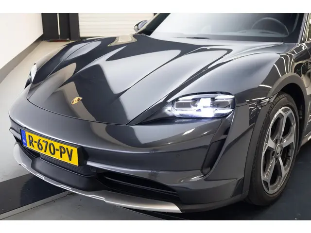 Porsche Taycan Cross Turismo 4 93 kWh | Bose | Warmtepomp | 360 camera | SOH 93,0% |