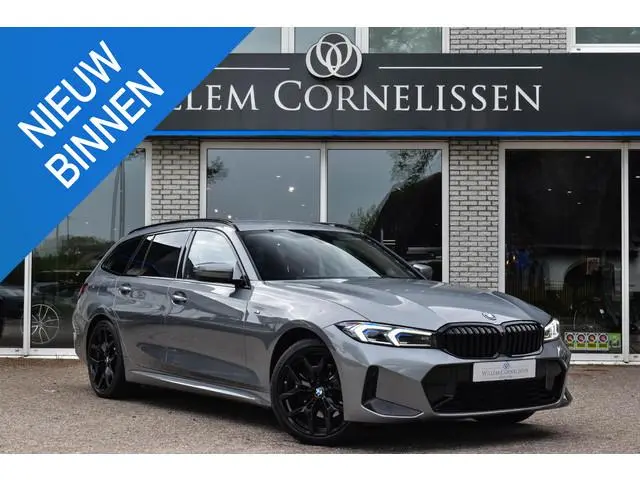 BMW 3-serie Touring 330e M-Sport Camera 19" Head Up Carplay HiFi