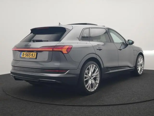 Audi e-tron 55 Quattro 2x S Line 95 kWh 408pk | Panodak | Luchtvering | Adaptive Cruise | 360 Camera...