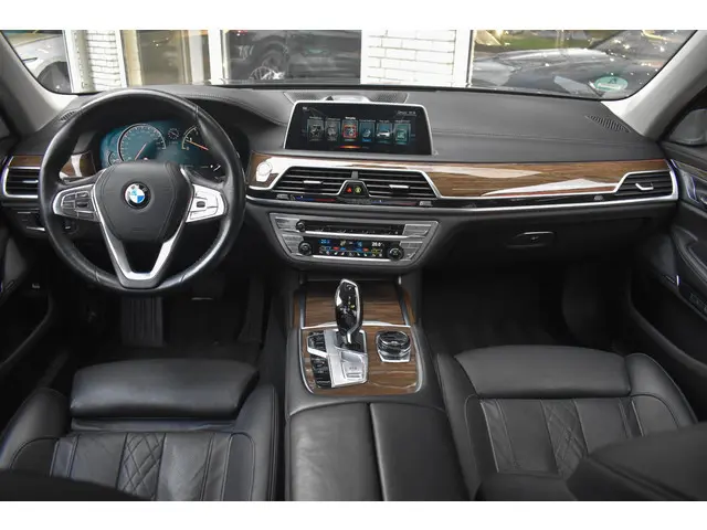 BMW 7-serie 750Li xDrive Night View ACC Standkachel 4Wiel best