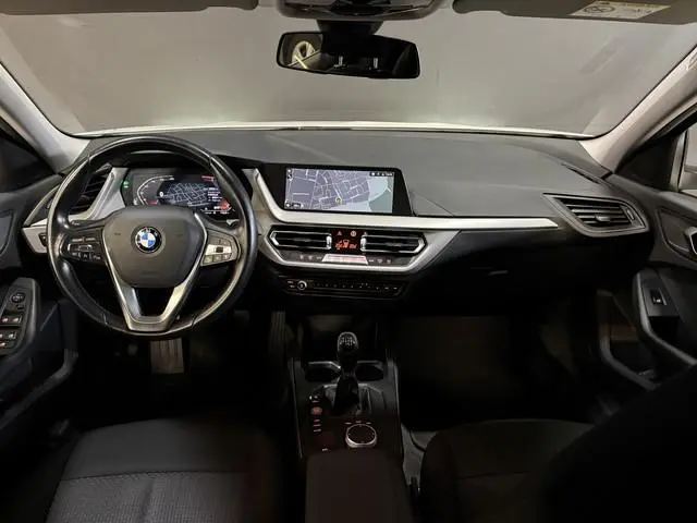 BMW 1-serie 116i Business Edition | Zwarte grill | Apple Carplay | DAB+ | PDC V+A