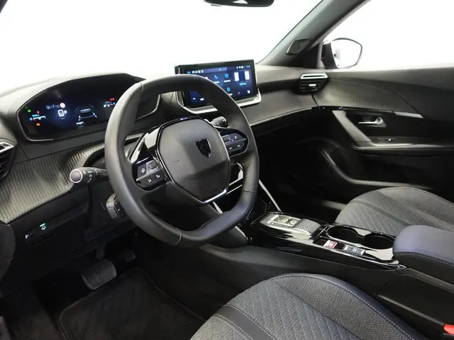 Peugeot 2008 1.2 PureTech 130pk Automaat Allure | Navigatie | Apple Carplay/Android Auto | 360 camer...