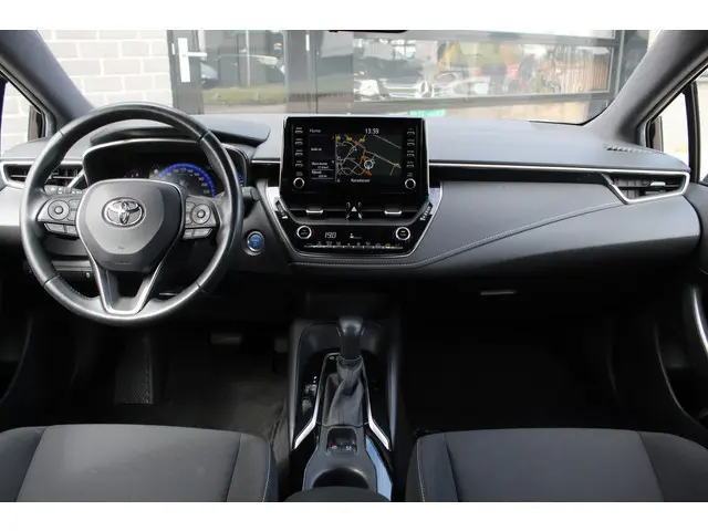 Toyota Corolla Touring Sports 2.0 Hybrid First Edition / Carplay / Navigatie / N.A.P.