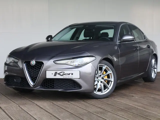 Alfa Romeo Giulia 2.0T Super  | Xenon | Navi | Clima | BTW |