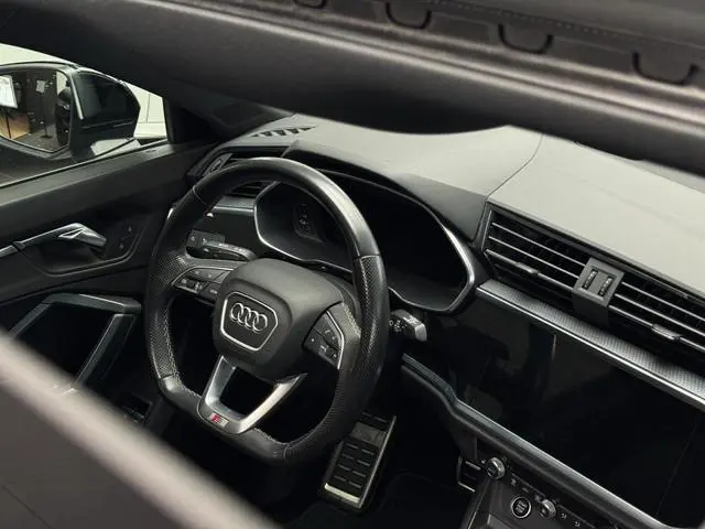 Audi Q3 Sportback 45 TFSI e S Edition / Panorama / Keyless / Camera