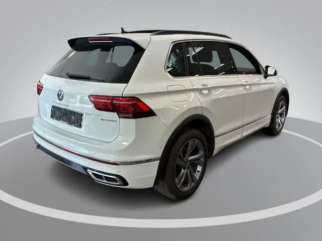 Volkswagen Tiguan 1.4 TSI 245pk DSG eHybrid R-Line Business · Panoramadak · 360 Camera · Wegklapbare...