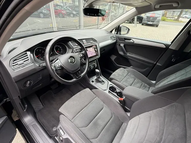 Volkswagen Tiguan 1.4 TSI ACT 150PK AUT. *!* R-LINE *!* NAVI/ CARPLAY/ LED/ CAMERA/ MASSAGE *!*