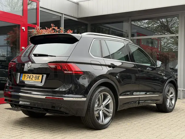 Volkswagen Tiguan 1.4 TSI ACT 150PK AUT. *!* R-LINE *!* NAVI/ CARPLAY/ LED/ CAMERA/ MASSAGE *!*