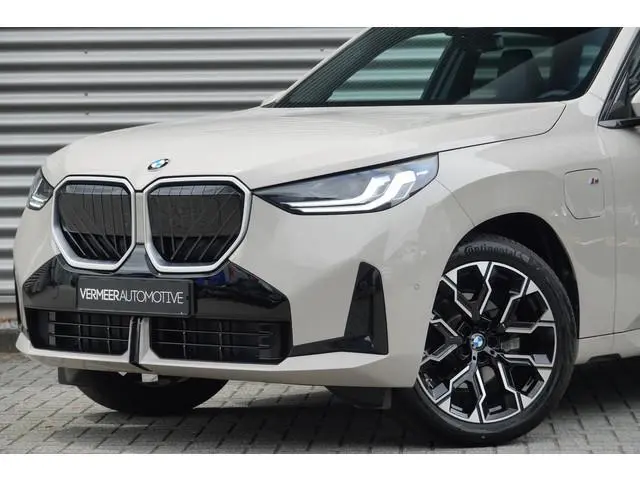 BMW X3 30e xDrive M-Sport | Panodak | Trekhaak | Memory | Driving Assistant | Iconic Glow |