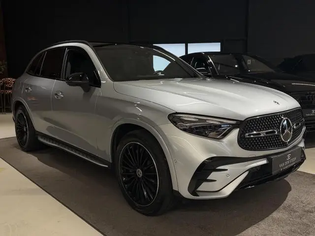 Mercedes-Benz GLC-klasse 300e 4MATIC AMG Line Luchtvering | Achterasbesturing | HUD | Burmester