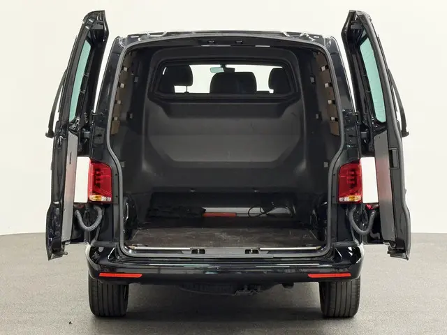 Volkswagen Transporter 2.0 TDI L2H1 28 Dubbele Cabine Highline Airco Cruise Control adaptief Parkeer...