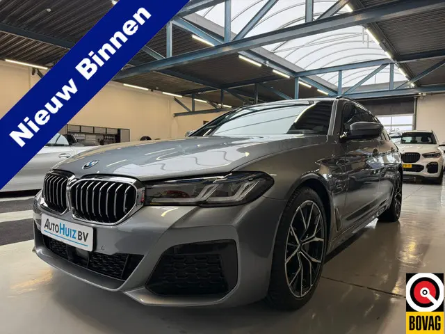 BMW 5-serie Touring 530e xDrive M Sport Trekhaak Panoramadak Head-Up Display Leder Dynamic Damping C...