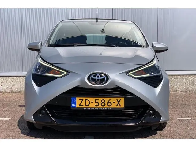 Toyota Aygo 1.0 VVT-i x-play x-shift | Cabrio | Automaat | Camera | Airco | Navigatie