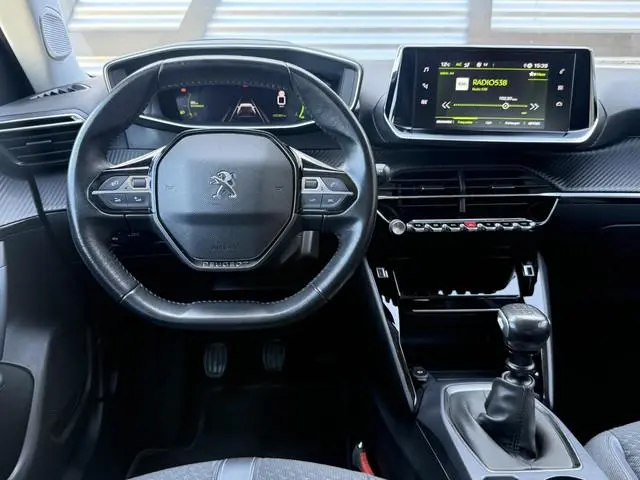 Peugeot 2008 1.2 PureTech Blue Lease Allure 2e Eigenaar|Navi|Camera|D-riem v.v. in 2026|Clima|Cruise...
