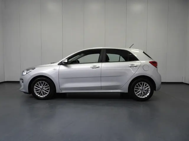 Kia Rio 1.0 T-GDI 100PK Navigator NAVI/CAMERA/AIRCO/CRUISE/15"LMV!