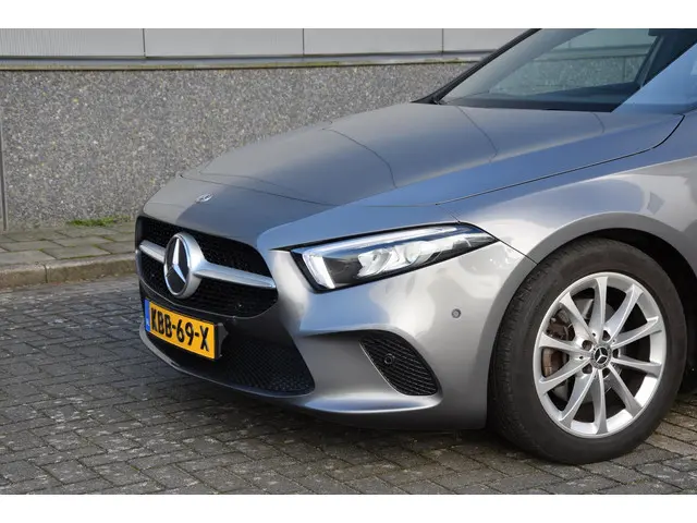 Mercedes-Benz A-klasse 200 Launch Edition | Automaat | trekhaak elektrisch uitklapbaar | stof/ledere...