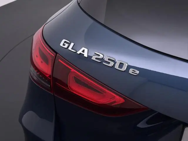 Mercedes-Benz GLA 250e AMG // SoH 97,4% // Distronic // Headup // 360 Camera // MultiBeam // Keyless...
