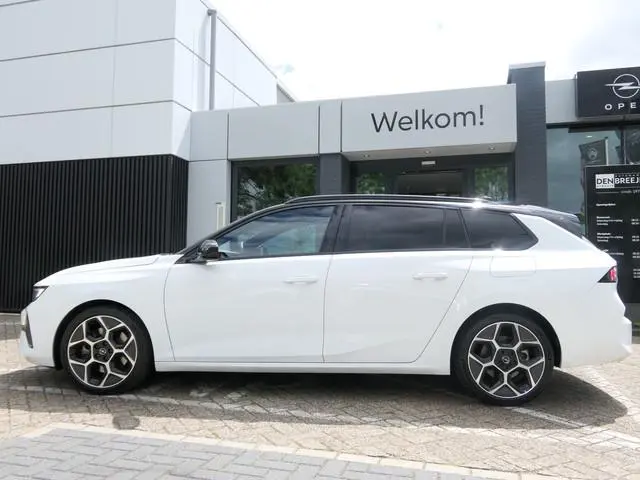 Opel Astra ST 1.6 Plug in Hybrid 180pk Ultimate | Trekhaak | LED Matrix | Black Pack | 18'' LMV