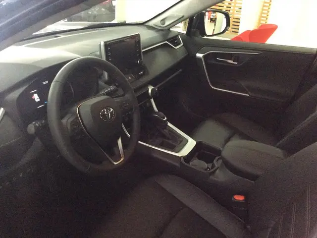 TOYOTA RAV4 2.0 VVT-iE 175pk CVT Executive * Premium Pack! * Direct leverbaar! * 