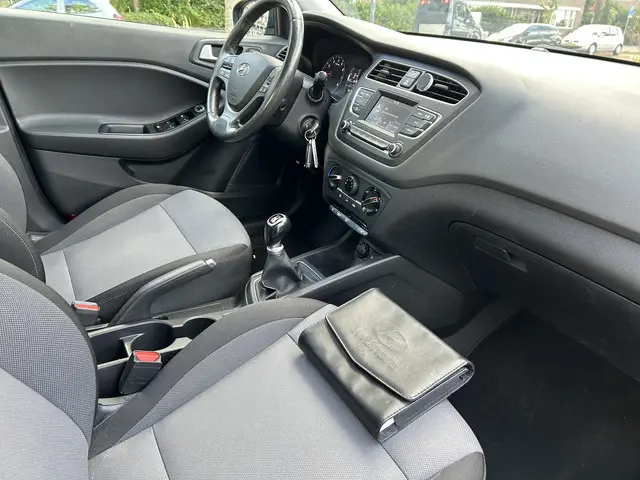 Hyundai i20 1.2 HP i-Motion Comfort 89.000 km ! airco/ecc keurige auto