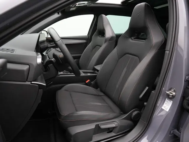 CUPRA Leon Sportstourer 1.4 e-Hybrid 245 pk DSG VZ CUP | Panoramadak | Adaptief onderstel | Stuur-/stoelverwarming | Achteruitrijcamera