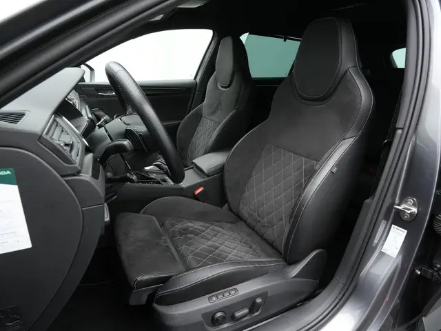 Skoda Superb 1.4 TSI iV 218 pk Sportline | Trekhaak | Geheugenstoelen | Navigatie Columbus | Adaptie...