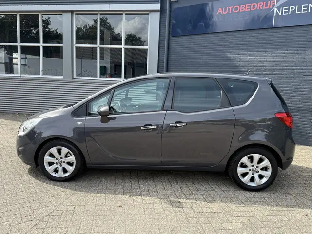 Opel Meriva 1.4 Turbo Cosmo Automaat,16Inch,Clima,Fiestendrager km 150.000 Nap