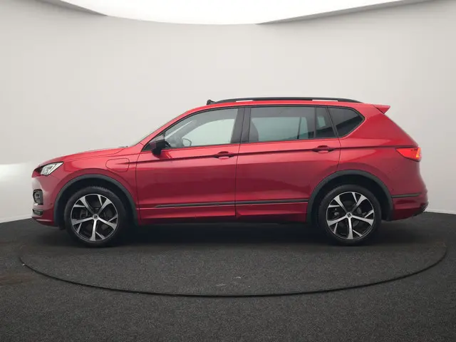 SEAT Tarraco 1.4 TSI e-Hybrid FR PHEV 245pk | Trekhaak Af Fabriek | Panodak | Adaptive Cruise | 360...