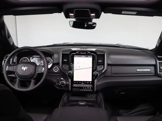 Dodge Ram 1500 5.7 V8 4x4 Crew Cab | LPG | 22"| Groot Navi | Groot Pano | Trekhaak
