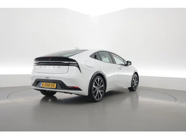 Toyota Prius 2.0 Plug-in Executive - Orig. NL | Dig. Cockpit | Adapt. Cruise | Stoel-Stuurverw. | Nav+App.Connect | Camera+PDC | Elek. Klep | ACC | LED v