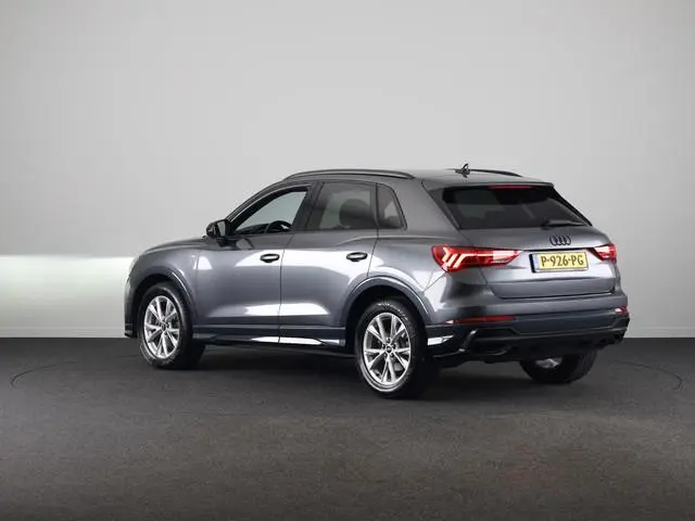 Audi Q3 35 TFSI S edition 150pk | Navigatie | Parkeersensoren voor en achter | S-line interieur | St...