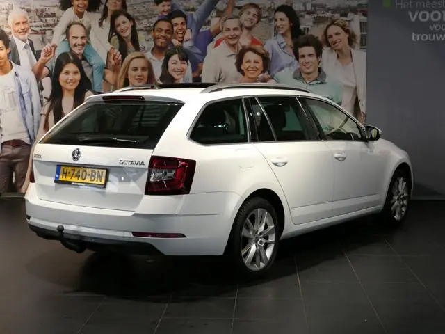 ŠKODA Octavia Combi 1.5 TSI Greentech Ambition Business - Elektrisch glazen panorama-dak - Sensor v+...
