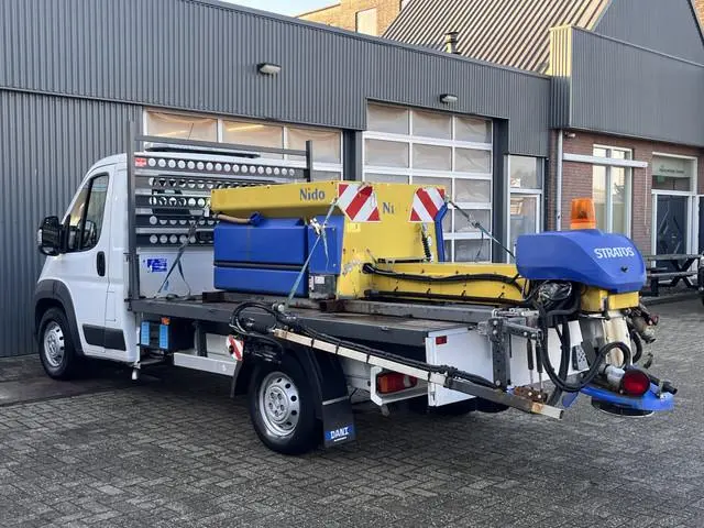 Peugeot Boxer 2.2 HDI Winterdienst Zoutstrooier Nido Open laadbak Airco Trekhaak Open laadbak Nido a...