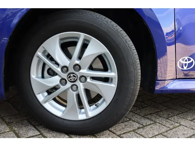 Toyota Yaris 1.5 Hybrid 115 Comfort , Lichtmetalen velgen en nu met €3561 demovoordeel!