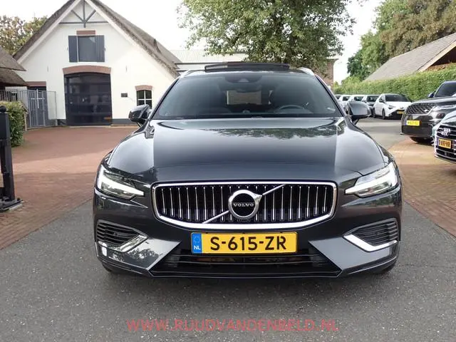 Volvo V60 2.0 T8 Twin Engine AWD Inscription / TREKHAAK / ACC / PANO / CAMERA / SPORTLEER